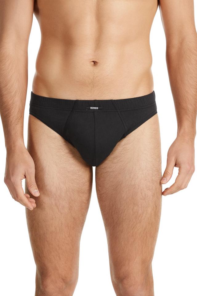 Model wears size Medium, is 185cm tall with 104cm chest and 83cm waist