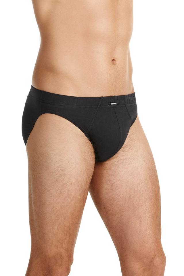 Model wears size Medium, is 185cm tall with 104cm chest and 83cm waist