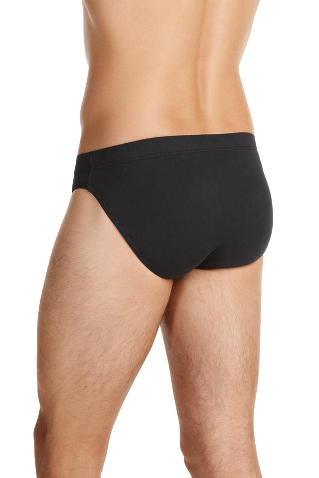 Model wears size Medium, is 185cm tall with 104cm chest and 83cm waist
