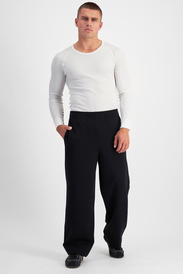 Charlie (He/Him) Wears Size M And Is 183cm Tall With 104cm Chest And 85cm Waist