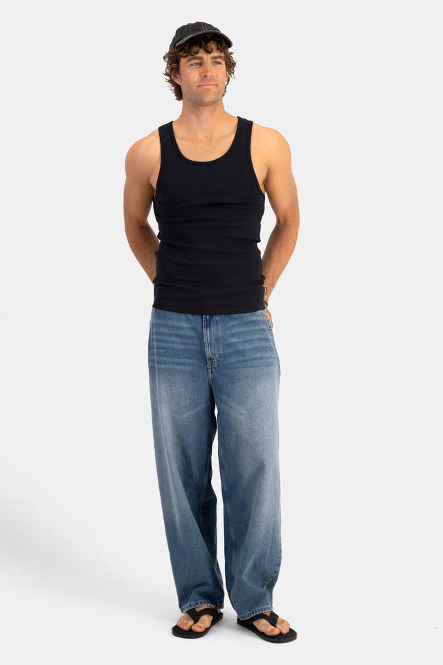 Fletcher (He/Him) wears size M and is 185cm tall with 101cm chest and 81cm waist