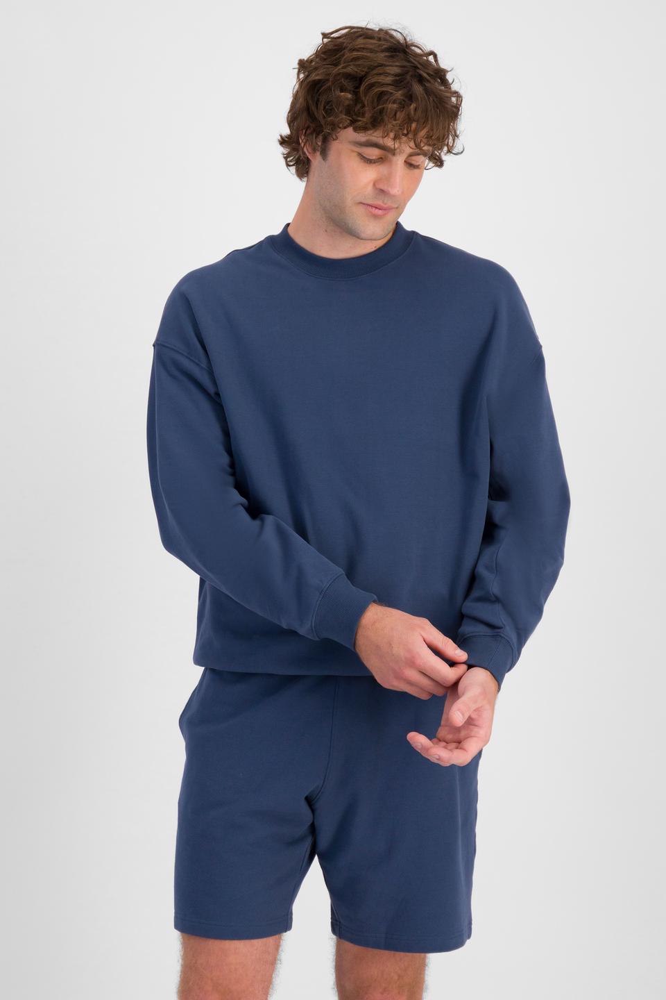 Fletcher (He/Him) wears size M and is 185cm tall with 101cm chest and 81cm waist