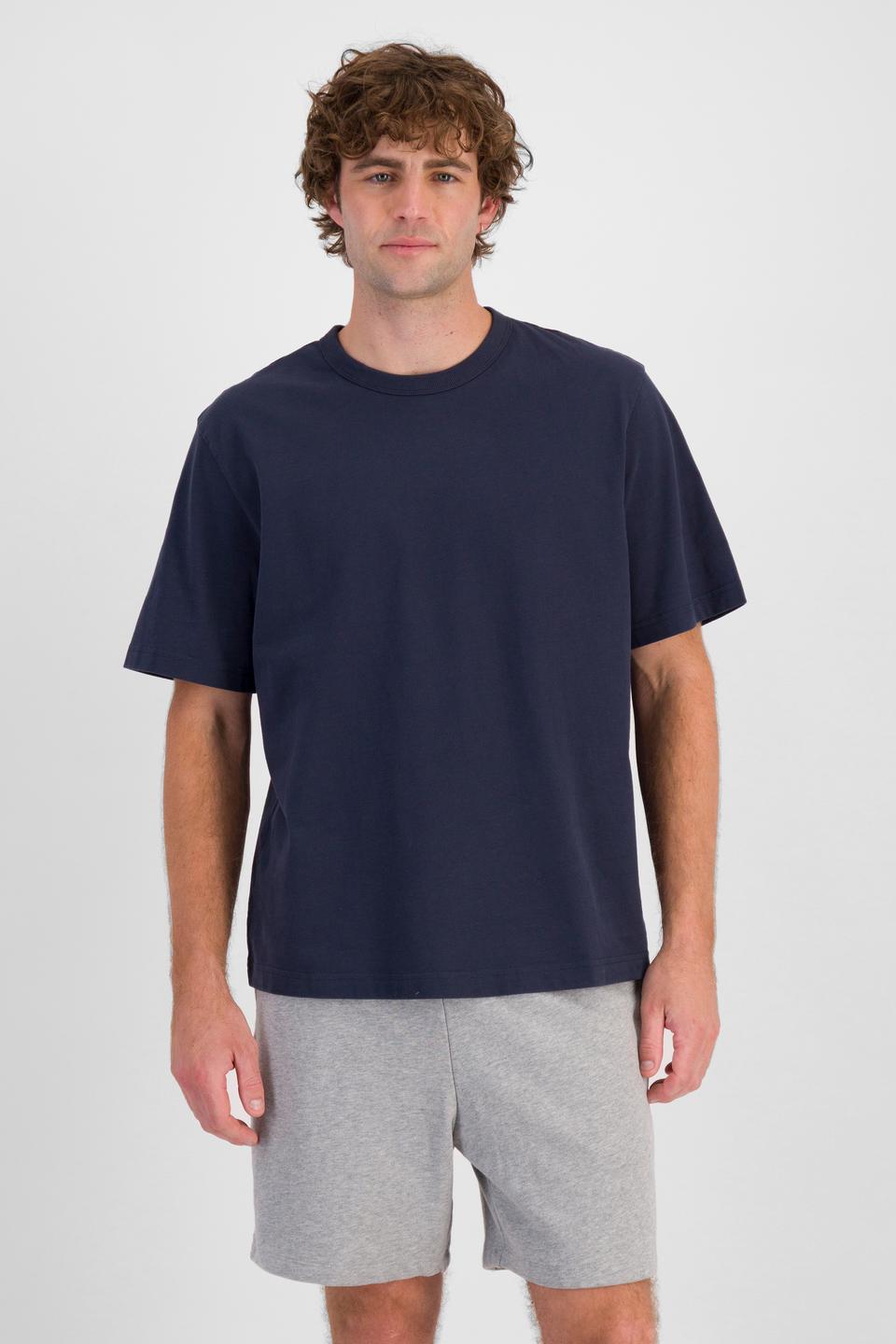 Fletcher (He/Him) wears size M and is 185cm tall with 101cm chest and 81cm waist