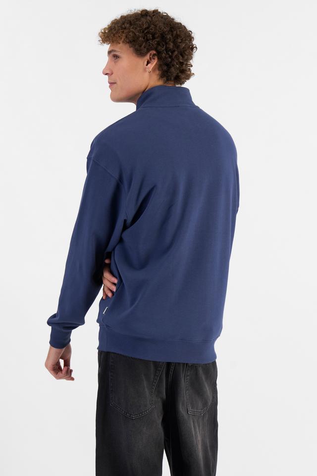 Kya (He/Him) wears size M and is 189cm tall with 99cm chest and 81cm waist