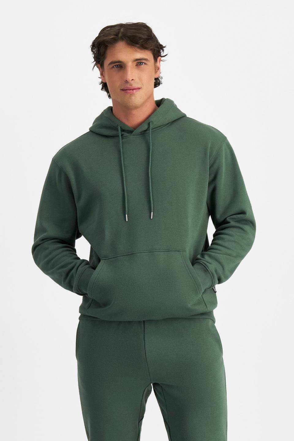 JOSH (He/Him) wears size M and is 185.48cm tall with 99cm chest and 81cm waist
