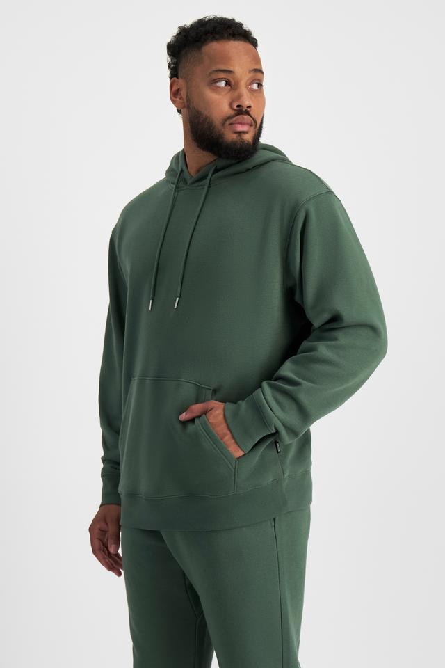 Jason (He/Him) wears size XL and is 194cm tall with 93cm chest and 113cm waist