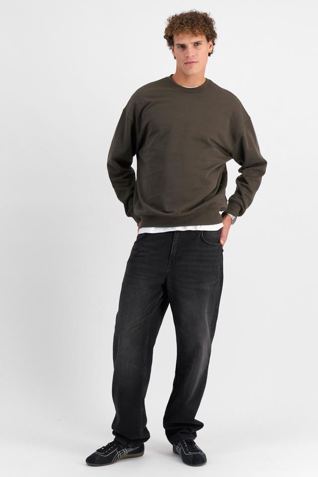 Kya (He/Him) wears size M and is 189cm tall with 99cm chest and 81cm waist