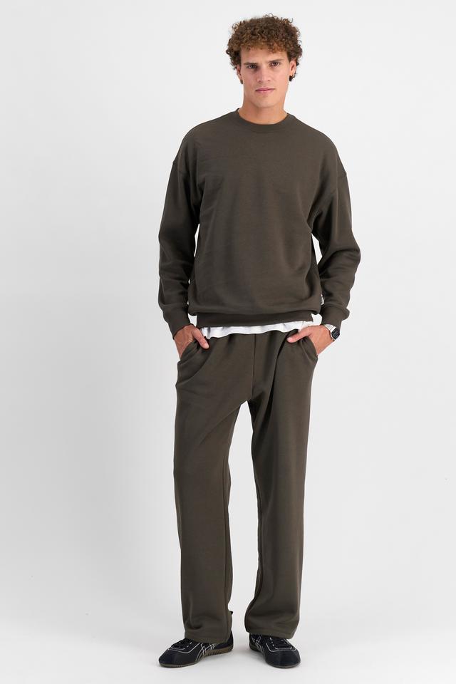 Kya (He/Him) wears size M and is 189cm tall with 99cm chest and 81cm waist