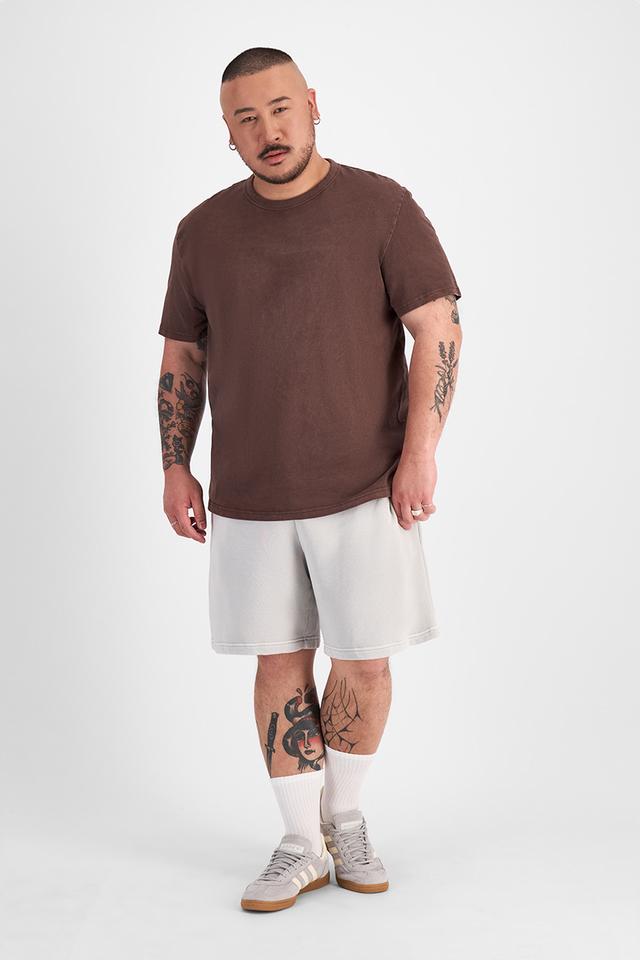 Mike (He/Him) wears size XL and is 180cm tall with 120cm chest and 96cm waist