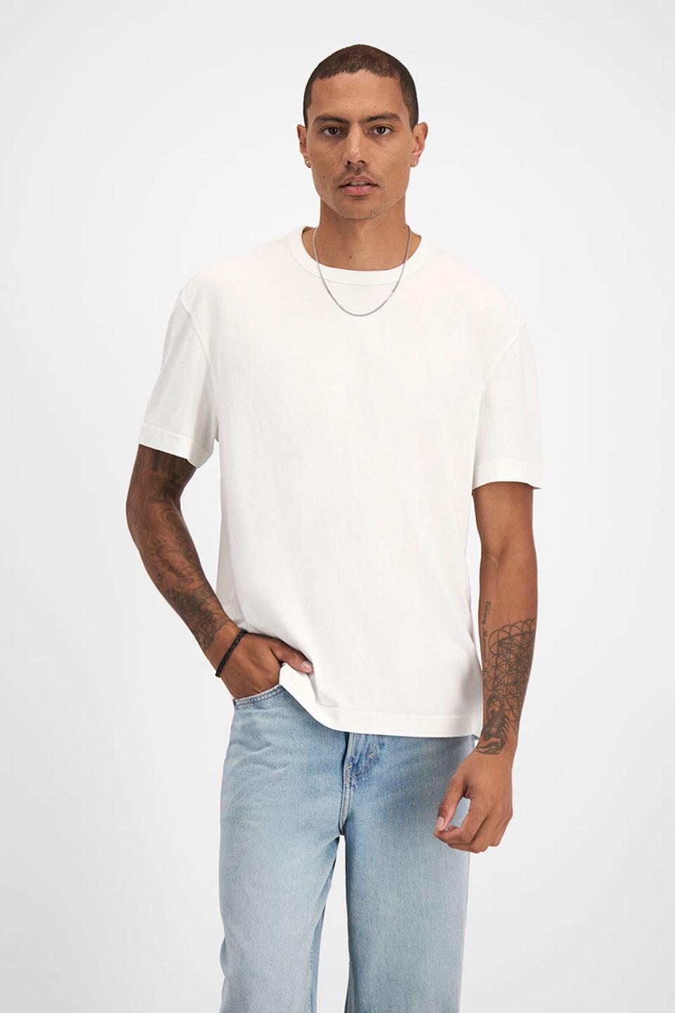 Luke (He/Him) wears size Medium and is 187cm tall with 91cm chest and 78cm waist
