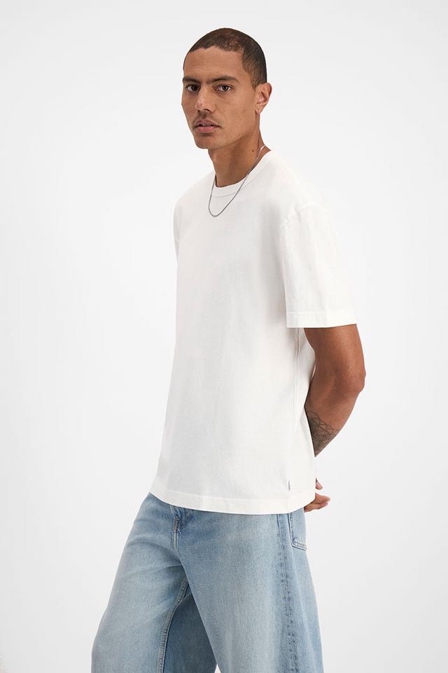 Luke (He/Him) wears size Medium and is 187cm tall with 91cm chest and 78cm waist