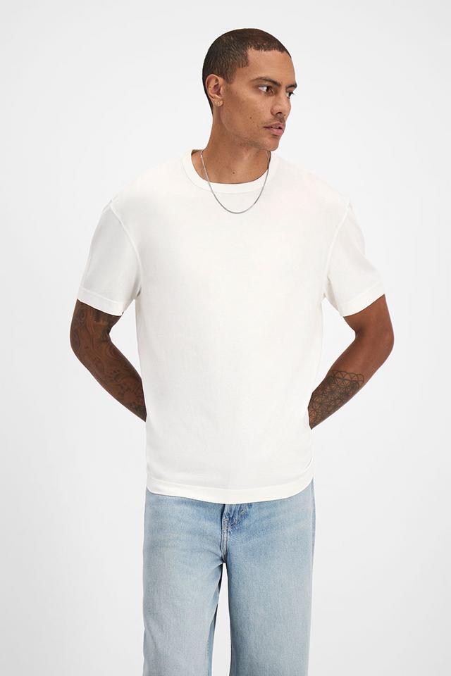 Luke (He/Him) wears size Medium and is 187cm tall with 91cm chest and 78cm waist