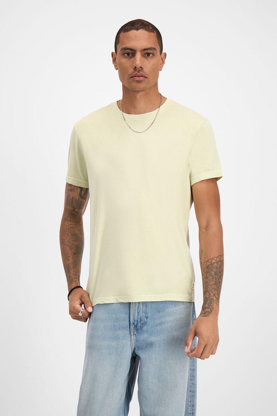 Luke (He/Him) wears size Medium and is 187cm tall with 91cm chest and 78cm waist