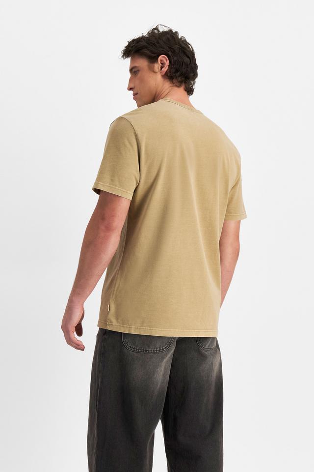JOSH (He/Him) wears size M and is 185.48cm tall with 99cm chest and 81cm waist