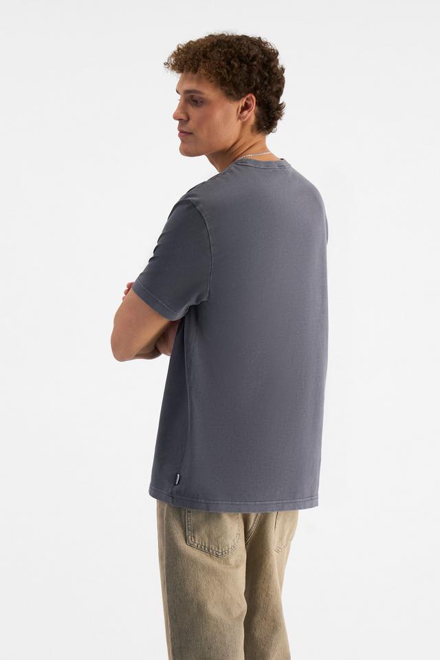 Kya (He/Him) wears size M and is 189cm tall with 99cm chest and 81cm waist
