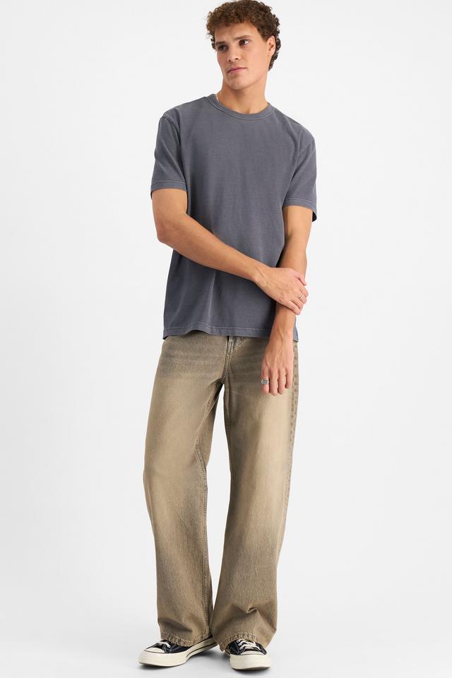 Kya (He/Him) wears size M and is 189cm tall with 99cm chest and 81cm waist