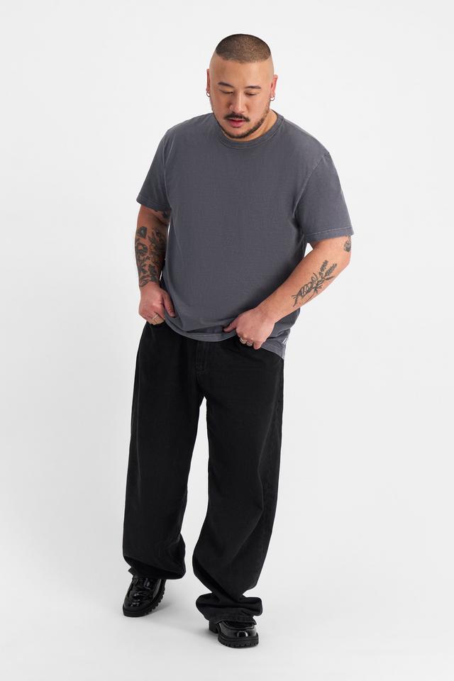 Mike (He/Him) wears size XL and is 180cm tall with 120cm chest and 96cm waist
