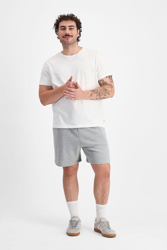 Sam (He/Him) wears size XL and is 178cm tall with 112cm chest