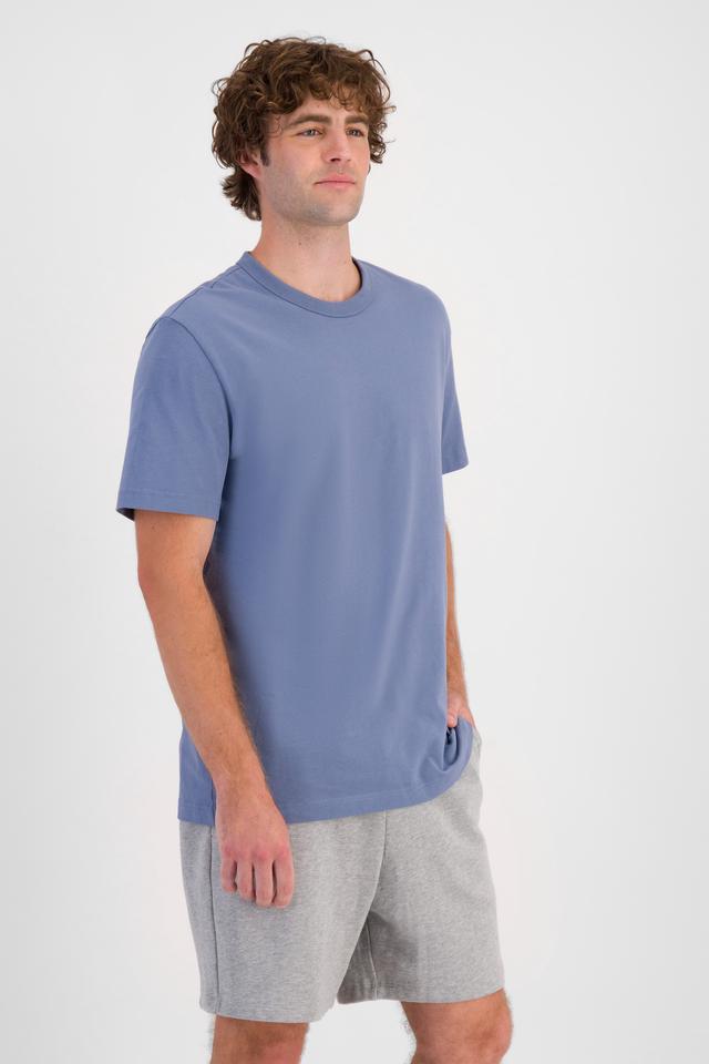 Fletcher (He/Him) wears size M and is 185cm tall with 101cm chest and 81cm waist