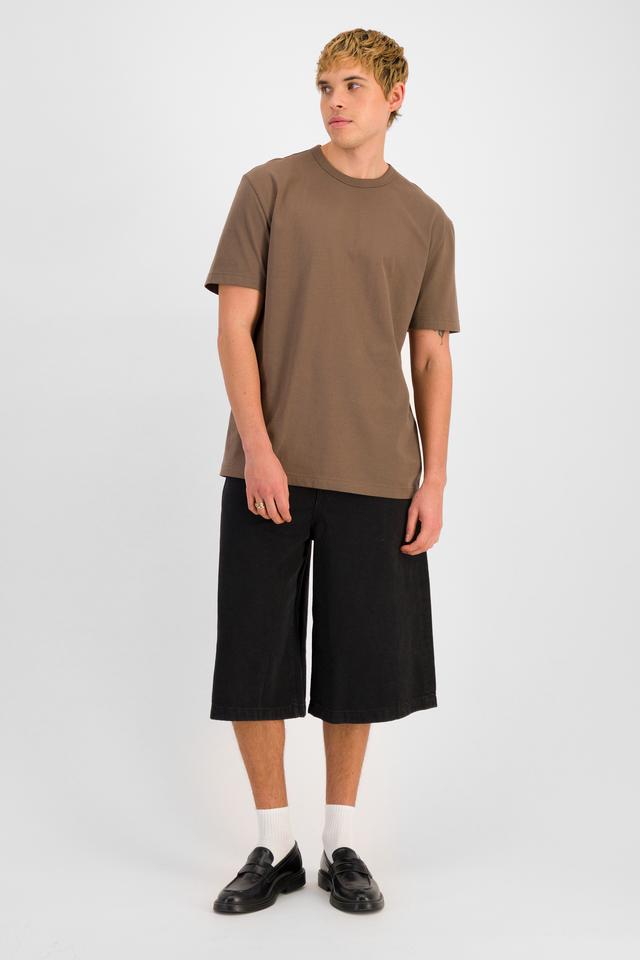 TOBIAS (He/Him) wears size M and is 187cm tall with 93cm chest and 78cm waist