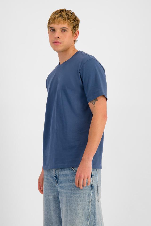 TOBIAS (He/Him) wears size M and is 187cm tall with 93cm chest and 78cm waist