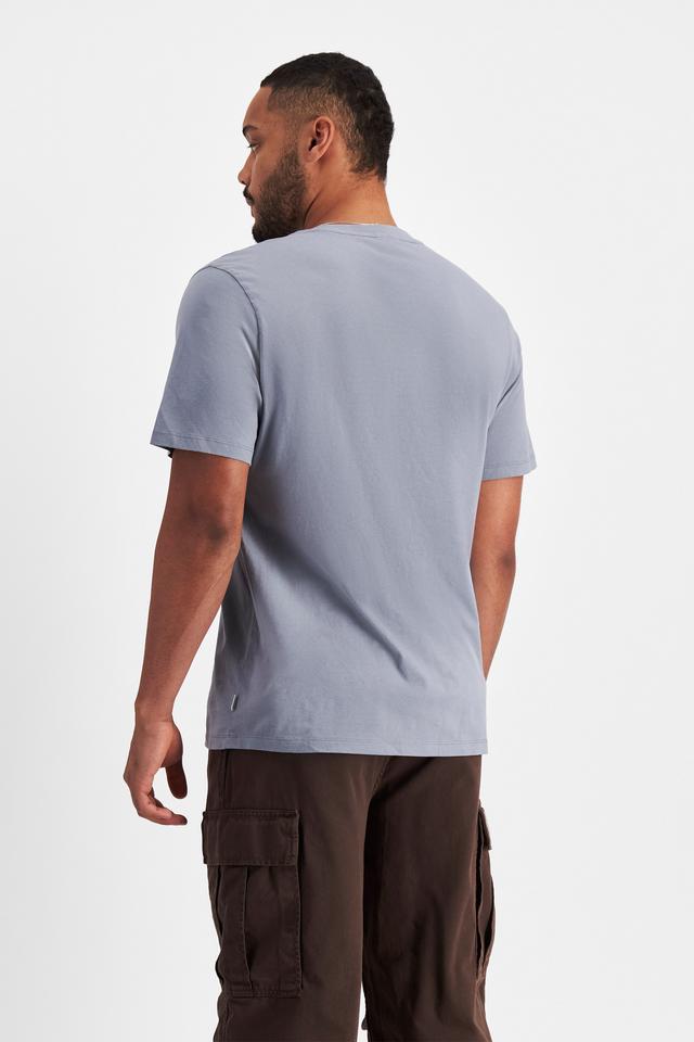 Jason (He/Him) wears size XL and is 194cm tall with 93cm chest and 113cm waist
