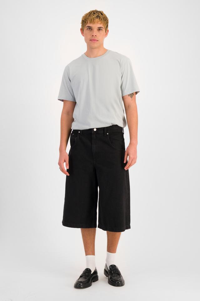 TOBIAS (He/Him) wears size M and is 187cm tall with 93cm chest and 78cm waist