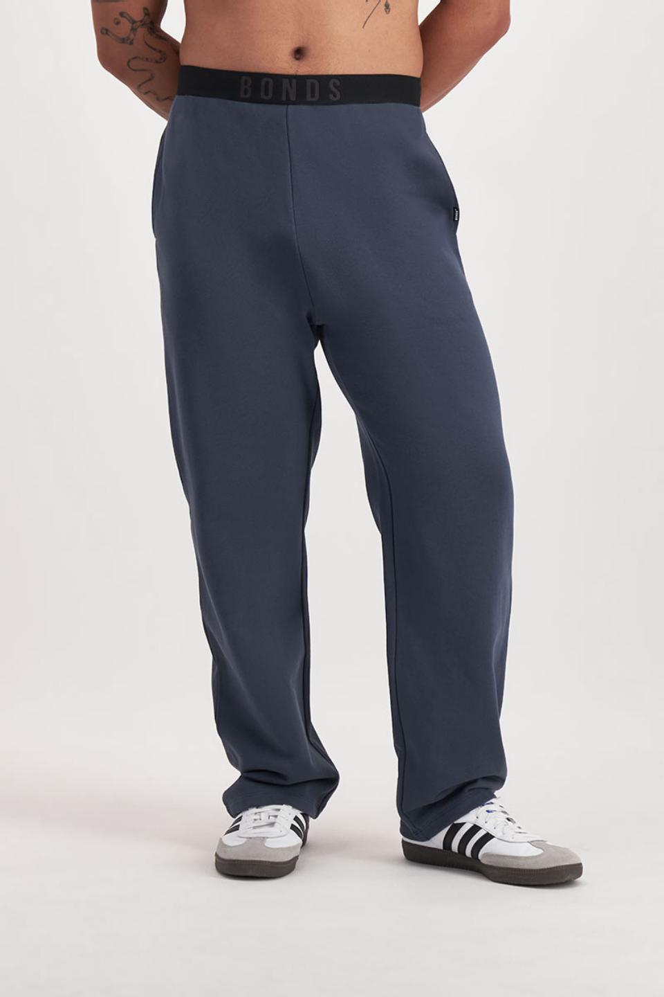 Carl-Michael (He/Him) wears size Medium and is 186cm tall with 97cm chest and 83cm waist