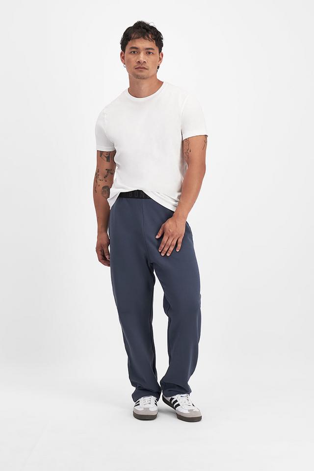 Carl-Michael (He/Him) wears size Medium and is 186cm tall with 97cm chest and 83cm waist