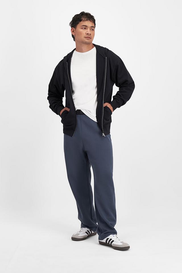 Carl-Michael (He/Him) wears size Medium and is 186cm tall with 97cm chest and 83cm waist