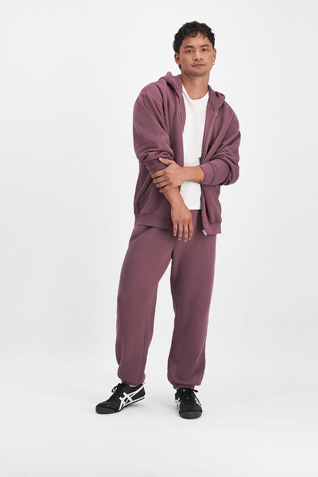 Carl-Michael (He/Him) wears size Medium and is 186cm tall with 97cm chest and 83cm waist