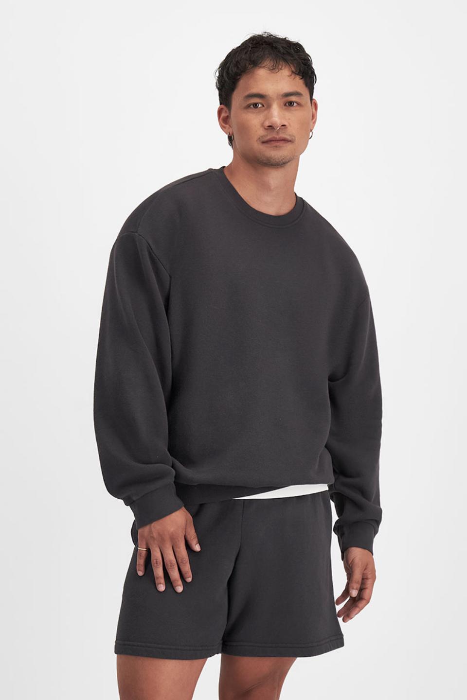 Carl-Michael (He/Him) wears size Medium and is 186cm tall with 97cm chest and 83cm waist