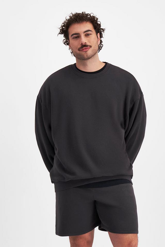 Sam (He/Him) wears size XL and is 178cm tall with 112cm chest