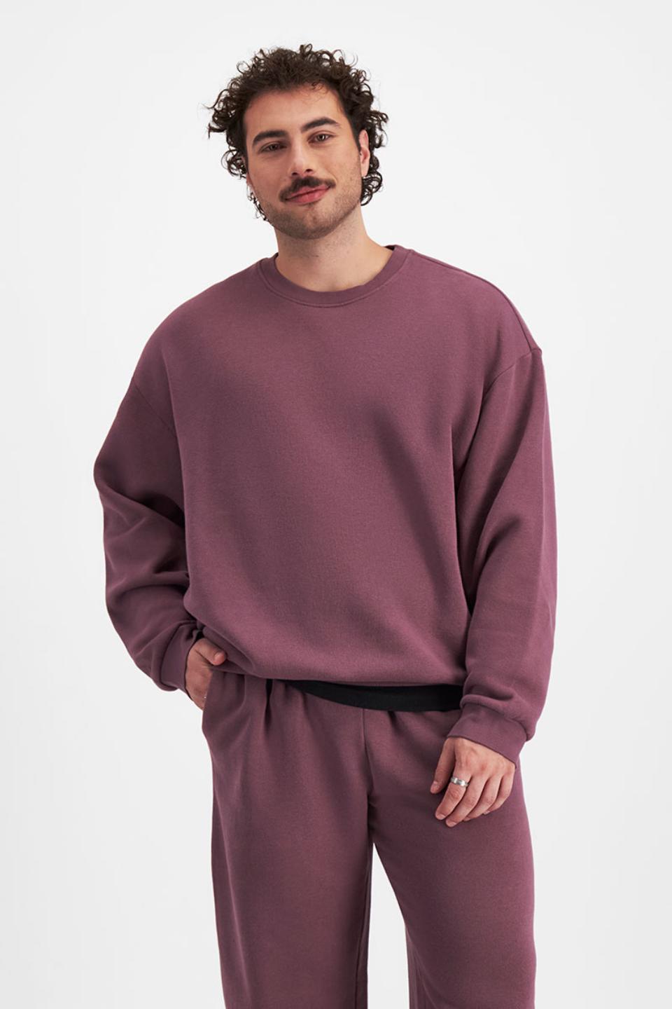 Sam (He/Him) wears size XL and is 178cm tall with 112cm chest
