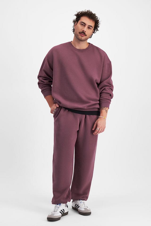 Sam (He/Him) wears size XL and is 178cm tall with 112cm chest
