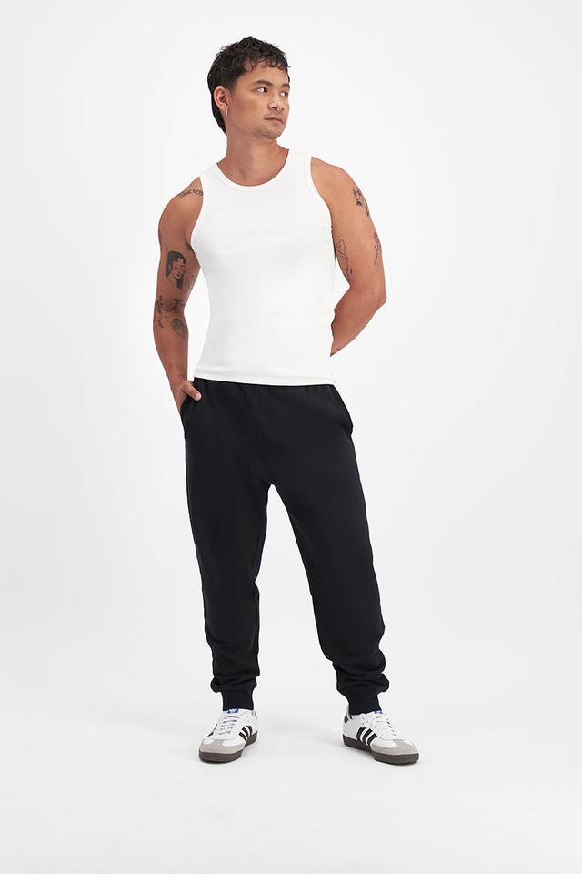 Carl-Michael (He/Him) wears size Medium and is 186cm tall with 97cm chest and 83cm waist