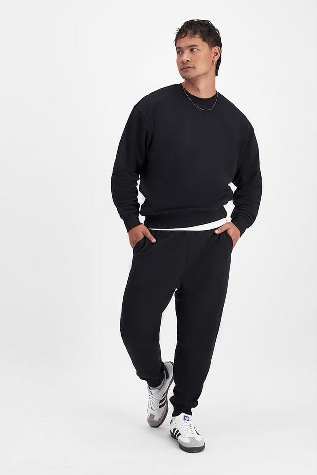 Carl-Michael (He/Him) wears size Medium and is 186cm tall with 97cm chest and 83cm waist