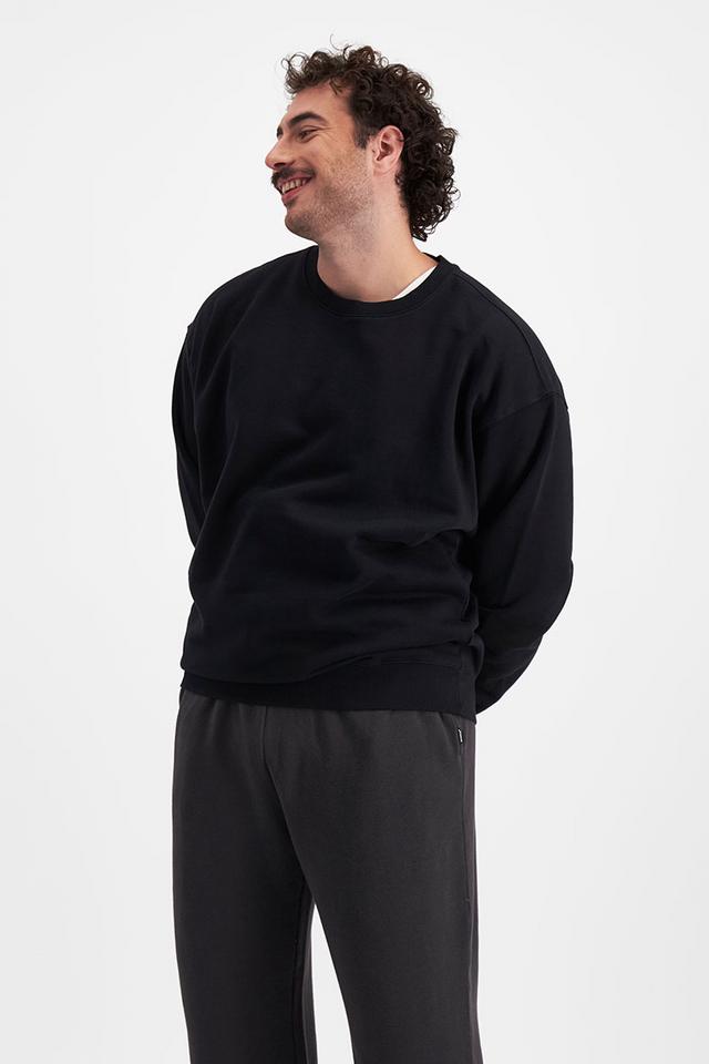 Sam (He/Him) wears size XL and is 178cm tall with 112cm chest