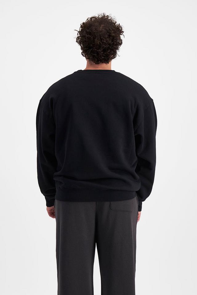 Sam (He/Him) wears size XL and is 178cm tall with 112cm chest