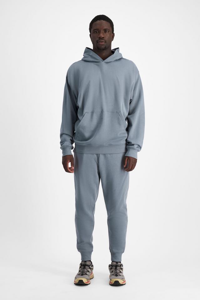 Emmanuel (He/Him) wears size M and is 183cm tall with 97cm chest and 81cm waist