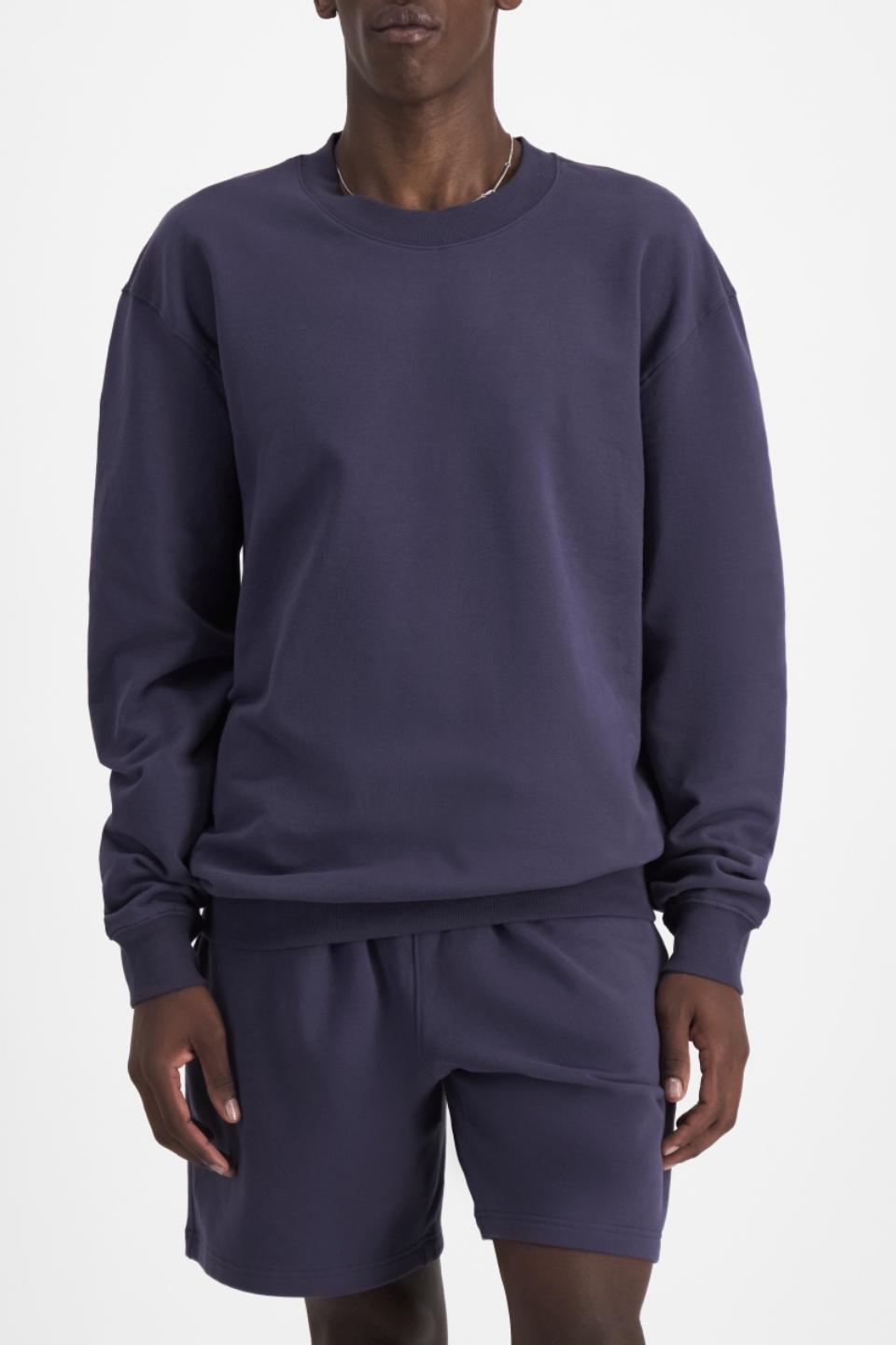 Emmanuel (He/Him) wears size M and is 182cm tall with 93cm chest and 73cm waist