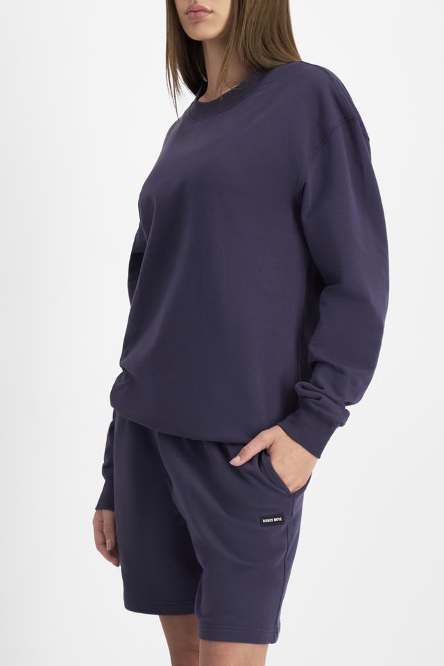 India (She/Her) wears size M and is 180cm tall with 88cm chest and 26cm waist