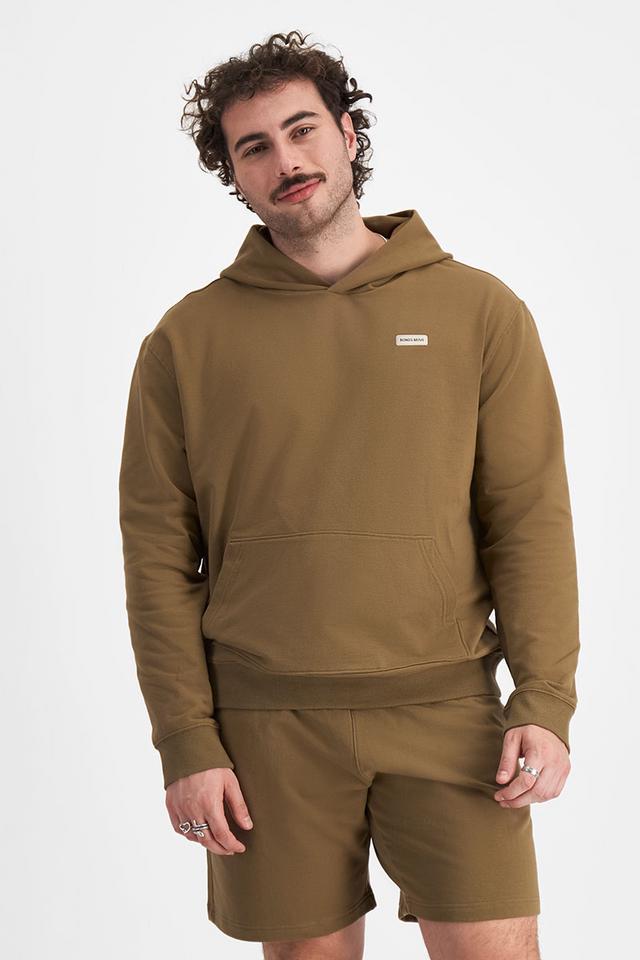 Sam (He/Him) wears size XL and is 178cm tall with 112cm chest