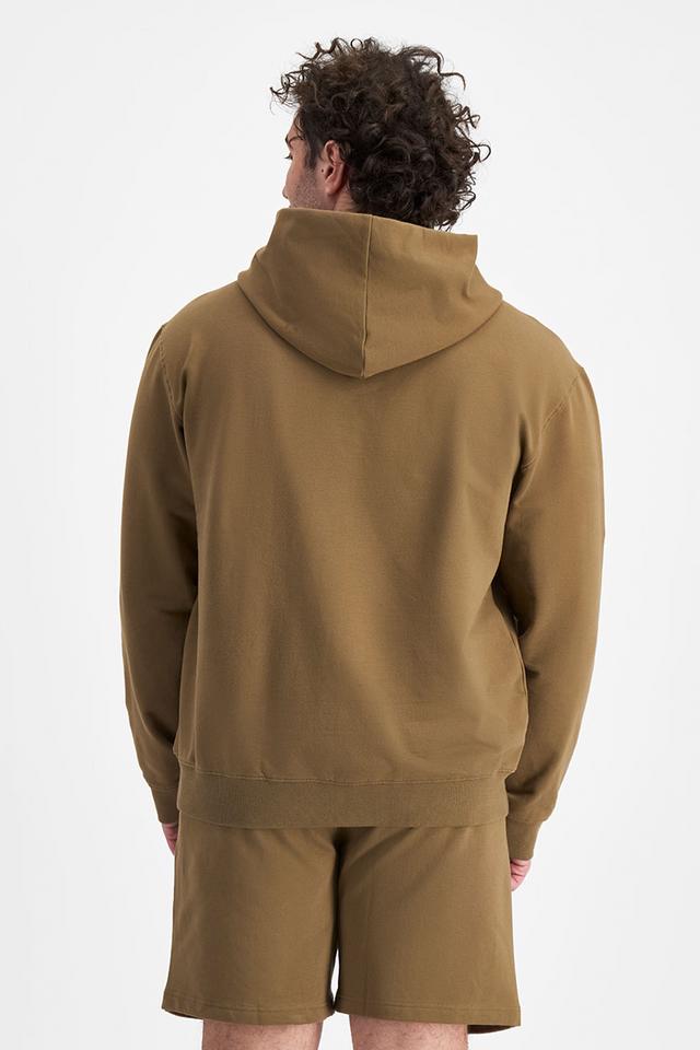 Sam (He/Him) wears size XL and is 178cm tall with 112cm chest