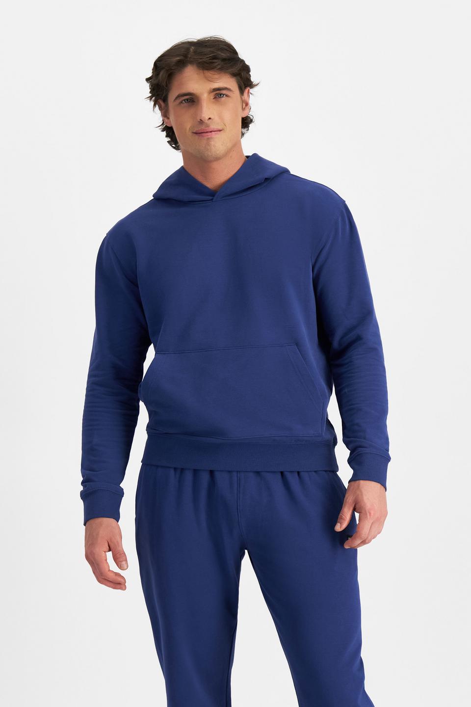 JOSH (He/Him) wears size M and is 185.48cm tall with 99cm chest and 81cm waist