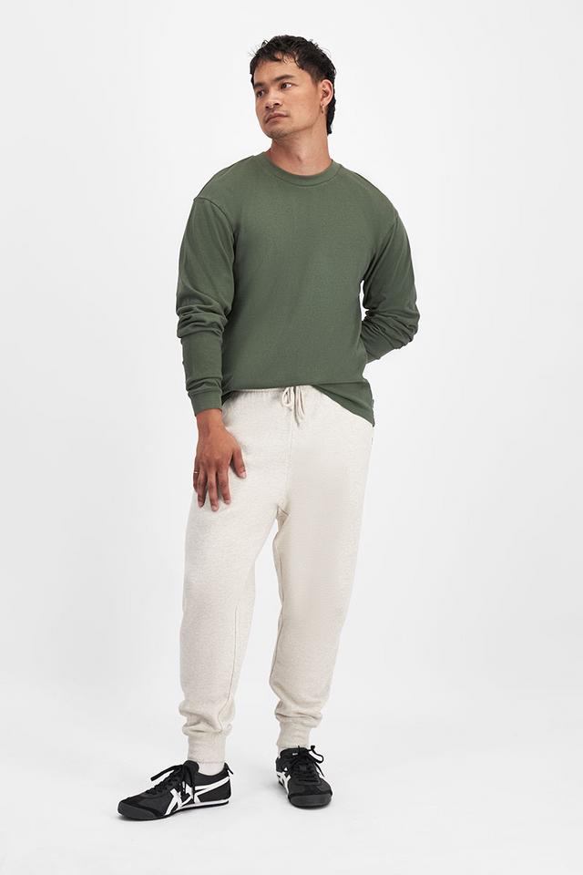 Carl-Michael (He/Him) wears size Medium and is 186cm tall with 97cm chest and 83cm waist
