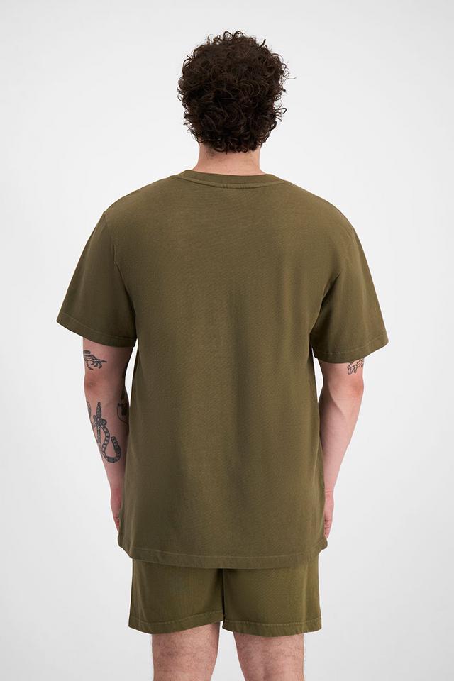 Sam (He/Him) wears size XL and is 178cm tall with 112cm chest