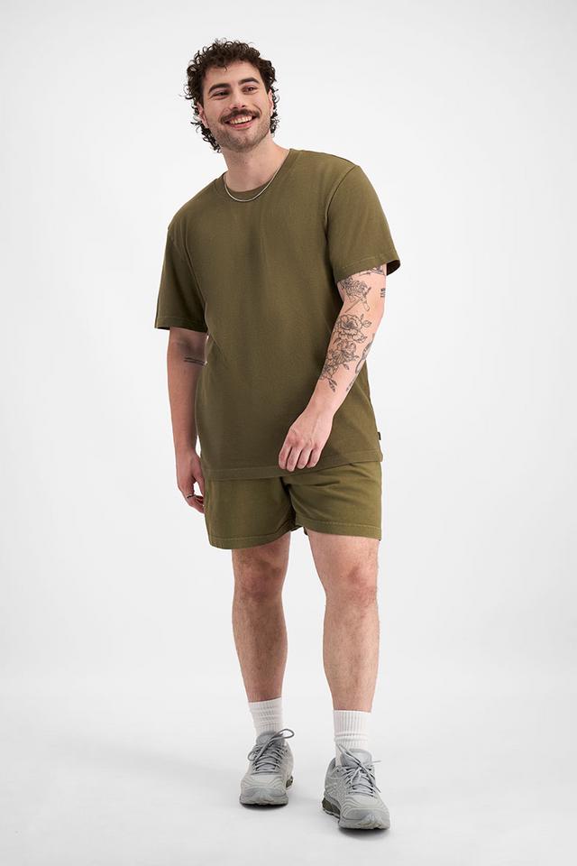 Sam (He/Him) wears size XL and is 178cm tall with 112cm chest