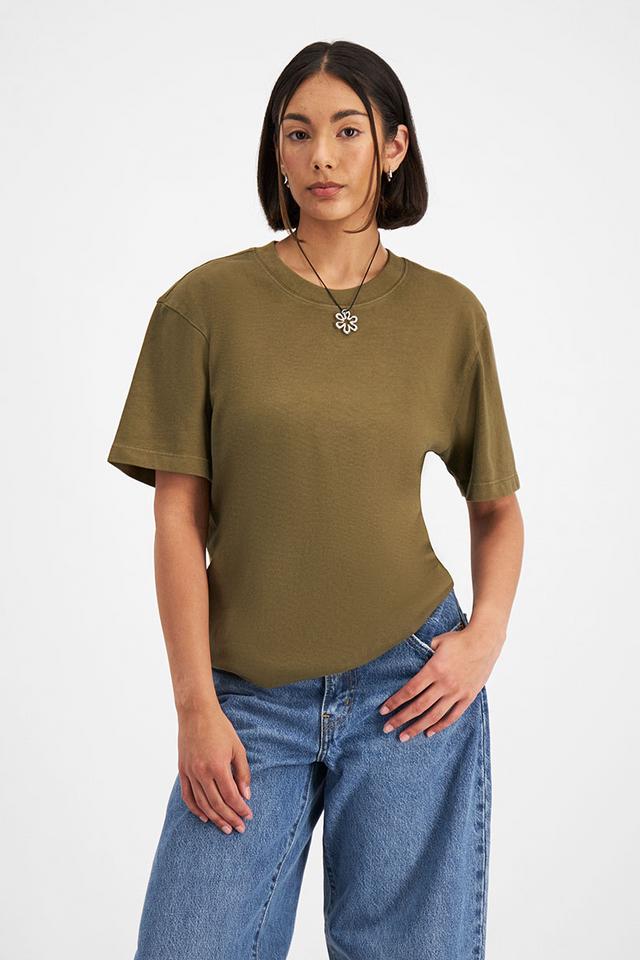 Tia (She/Her) wears size XS and is 173cm tall with 81cm chest and 58cm waist