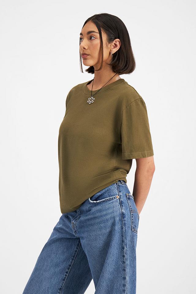 Tia (She/Her) wears size XS and is 173cm tall with 81cm chest and 58cm waist